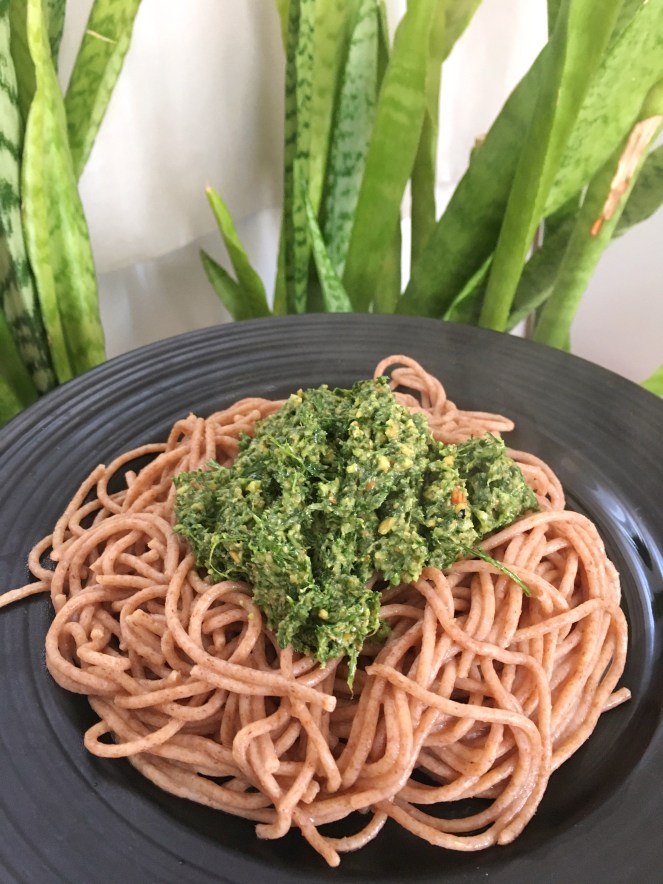 Pesto de hojas de zanahoria con pasta