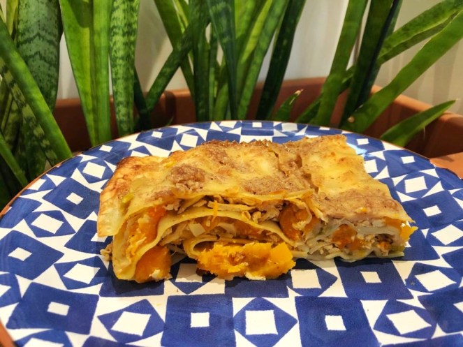 Lasaña de tofu ahumado con verduras